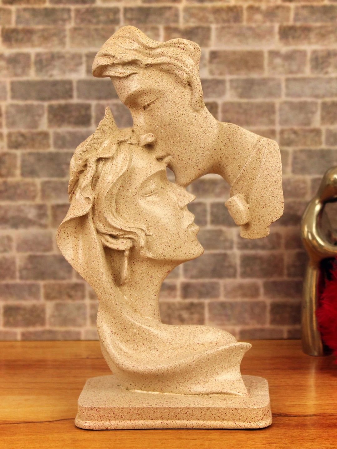 Beige Romantic Couple Face Figurine Showpiece🏆